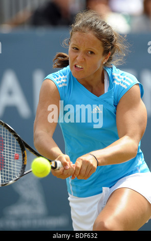 LAURA ROBSON IN AKTION BEIM INTERNATIONALEN TENNISTURNIER LIVERPOOL 2009 Stockfoto