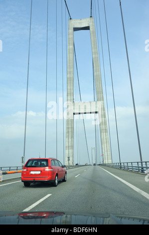 Verkehr auf der großen-Belt-Brücke in Dänemark Stockfoto