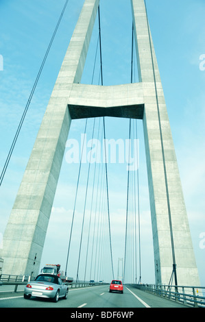 Verkehr auf der großen-Belt-Brücke in Dänemark Stockfoto