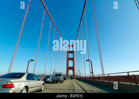 Blick auf die Golden Gate Bridge beim Überqueren sie. Stockfoto