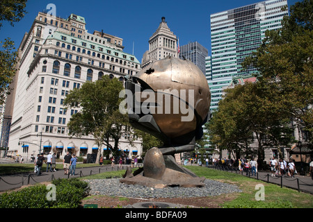 Die Kugel-Skulptur im Battery Park New York City Stockfoto