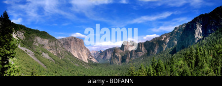 Panorama-Aufnahme der Tunnel View im Yosemite National Park Stockfoto