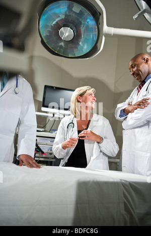 Ärzte in Krankenzimmer Stockfoto