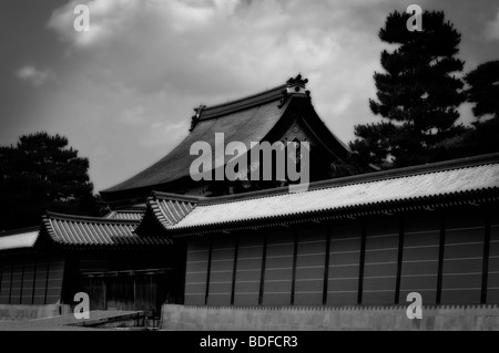 Mauern und Tor von Gosho Kaiserpalast. Imperial Palace Park. Kyoto. Kansai (aka Kinki) Region. Japan Stockfoto
