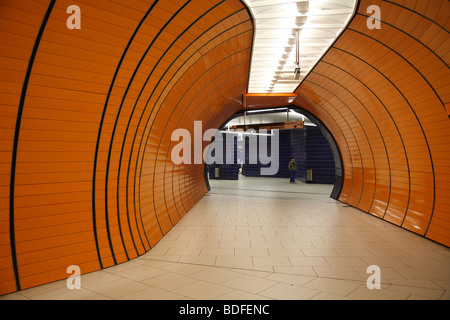 U-Bahnhaltestelle U Bahn Marienplatz in München Stockfoto