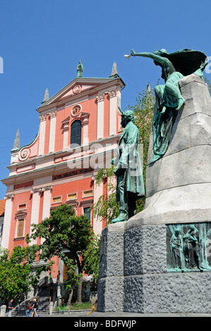 Ljubljana, Slowenien. Franziskanerkirche von der Verkündigung und Preseren Denkmal in Presernov Trg (Preseren-Platz) Stockfoto