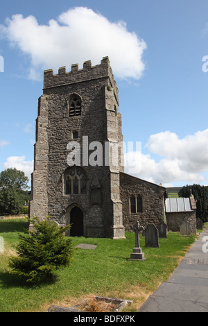 St. Oswald Kirche in dem Dorf Horton in Ribblesdale im Sommer Yorkshire Dales Stockfoto