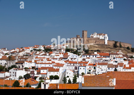 Der Hügel-Stadt und Burg von Arraiolos im Alentejo Portugal Stockfoto