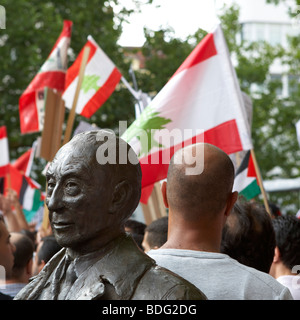 Konrad-Adenauer-Statue, Demonstration, Adenauerplatz Square, Charlottenburg-Wilmersdorf, Berlin, Deutschland, Europa Stockfoto