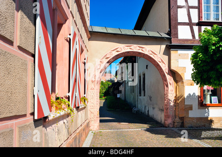 Torbogen, historische Gasthaus Zum Engel, Bad Bergzabern, Naturpark Pfaelzerwald Natur-reserve, Pfalz, Rheinland-Palatina Stockfoto