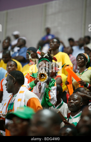 Côte d ' Ivoire-Fans in Trommeln Band. Côte d ' Ivoire V Mali. African Cup of Nations 2008. Ohene Djan Stadium. Accra. Ghana. Afrika Stockfoto