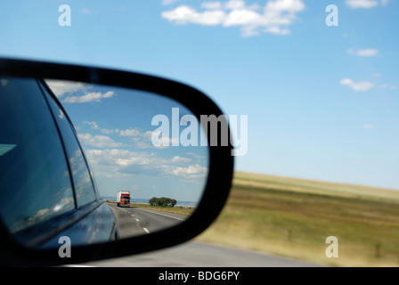 Ansicht Der Landstraße Im Seitenspiegel Des Autos Sommer-Auto-Ausflug in  Den USA Stockbild - Bild von vorbehalt, vorstadt: 117499167