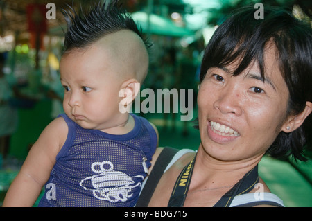 Junge mit einem Mohawk in Bangkok Thailand Stockfoto