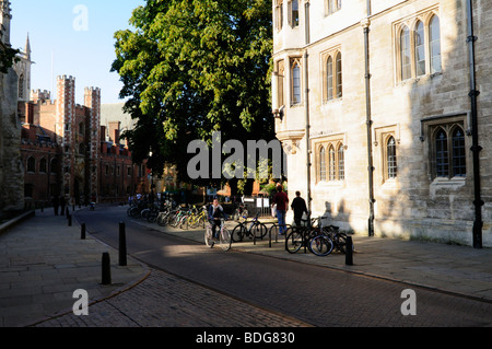 Trinity Street mit Blick auf St. Johns College, Cambridge England UK Stockfoto