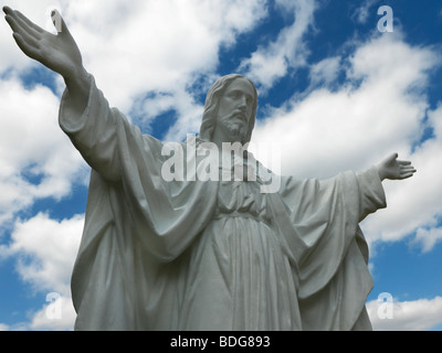 Statue von Christus im St. Antonius Hospital, North Cheam Stockfoto