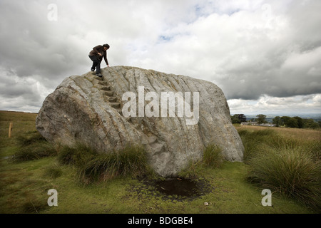 Die großen Stein, der großen Stein von Fourstones, bedeckt in Antike und moderne Graffiti, Tatham Fells, Lancashire. Stockfoto