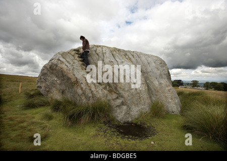 Die großen Stein, der großen Stein von Fourstones, bedeckt in Antike und moderne Graffiti, Tatham Fells, Lancashire. Stockfoto