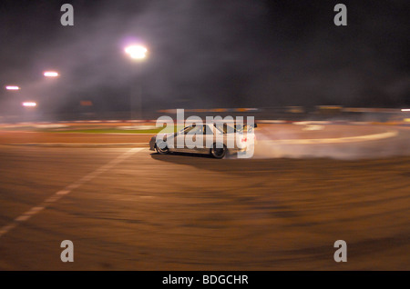 Drift - Anzeige der Driften, seitwärts, in Essex Arena fahren Stockfoto