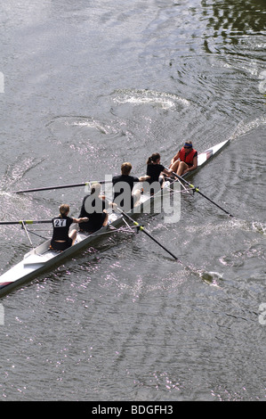 Rudern am Fluß Avon an der Warwick Regatta, Warwickshire, England, UK Stockfoto