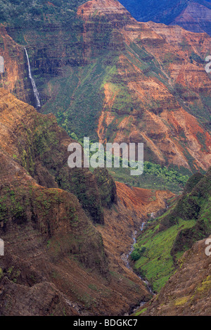 Waimea Canyon, der manchmal auch als "Grand Canyon des Pazifiks"; Waimea Canyon State Park, Kauai, Hawaii. Stockfoto