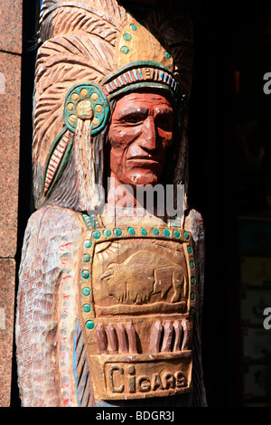 Wooden indischen außerhalb einen Tabakladen in Edinburgh Stockfoto