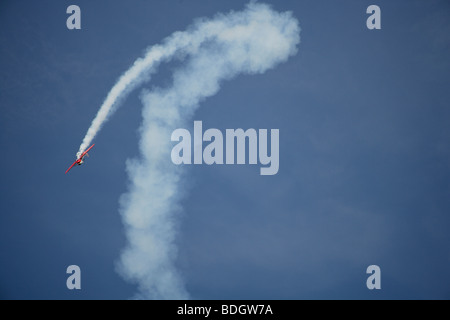 Aerobatic Anzeige der Yaks im blauen Himmel Stockfoto