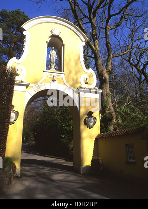 Triumphal Bogen Portmeirion Fantasy Dorf entworfen von Clough Williams Ellis in der Nähe von Porthmadog Gwynedd North Wales Stockfoto