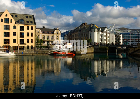 Die Waterfront. Brosundet Kanal. alesund. mehr og Romsdal, Norwegen Stockfoto