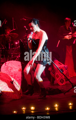 Camille O'Sullivan in Edinburgh auf der Bühne. Stockfoto