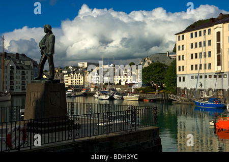 Die Waterfront. Brosundet Kanal. Alesund. Weitere Og Romsdal. Norwegen Stockfoto