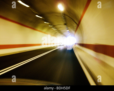 Tunnel auf der SS125 Autobahn, Sardinien, Italien Stockfoto