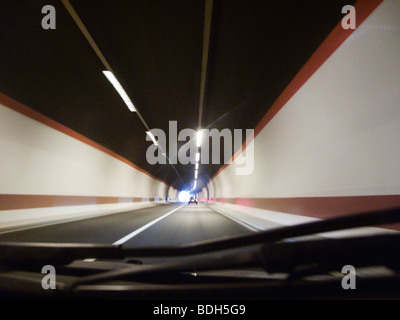 Tunnel auf der SS125 Autobahn, Sardinien, Italien Stockfoto