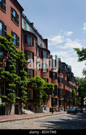 Klassische Backstein-Häuser der reichen Gnade LOUISBURG SQUARE auf BEACON HILL - BOSTON, MASSACHUSETTS Stockfoto