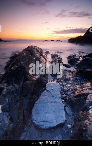 Stimmungsvollen Sonnenuntergang über Combesgate Bay in der Nähe von Woolacombe an der Küste von North Devon UK Stockfoto