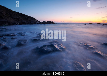 Stimmungsvollen Sonnenuntergang über Combesgate Bay in der Nähe von Woolacombe an der Küste von North Devon UK Stockfoto