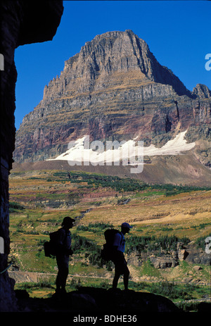 Wanderer auf dem Trail, Glacier Nationalpark, MT Stockfoto