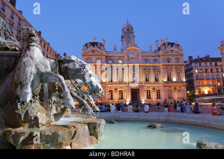 Hotel de Ville, Brunnen Bartholdi, Place des Terreaux, Lyon, Frankreich Stockfoto