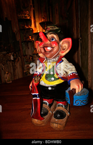 Bergen: Bryggen Waterfront-Souvenir-Shop: Skifahren Troll Stockfoto