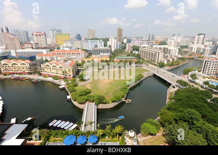 Semi-Luftbild vom 22. Stock des Appartementhaus über Singapore River, Singapur Stockfoto