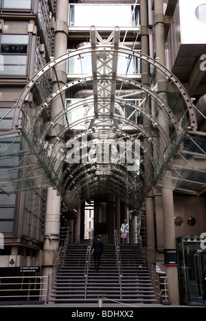 Lobby-Eingang auf der Türme von der Lloyds building, London Stockfoto
