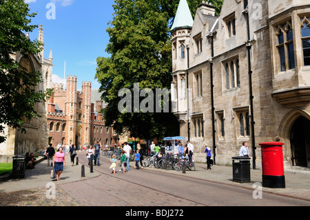 Trinity Street mit Blick auf St. Johns College, Cambridge England UK Stockfoto