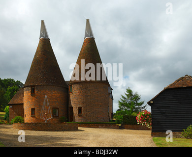 Oast Häuser umgewandelt in Wohnungen, Leigh, Kent, England, UK. Stockfoto