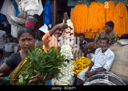 Blumenmarkt am Mullick Ghaat, Kolkata, Westindien Bengala. Stockfoto