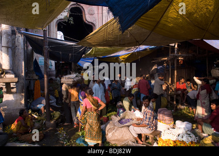 Blumenmarkt am Mullick Ghaat, Kolkata, Westindien Bengala. Stockfoto