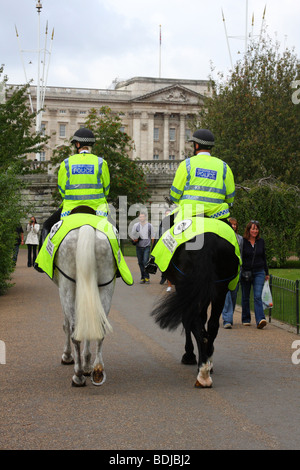 Montiert Metropolitan Police in St James Park, London, England, Großbritannien Stockfoto