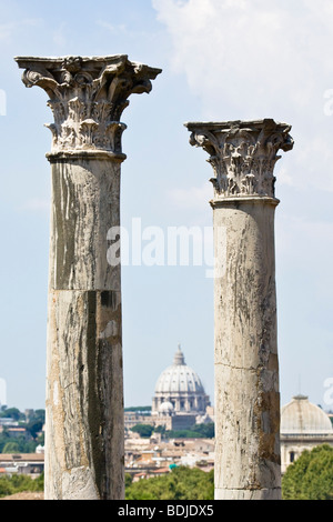 Korinthischen römischen Säulen, Rom, Latium, Italien Stockfoto