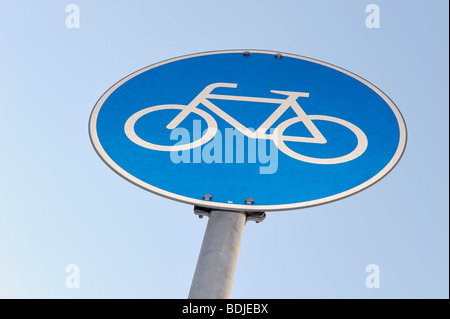 Wolkenkratzer und Bicicle Zeichen, Frankfurt am Main, Hessen, Deutschland Stockfoto