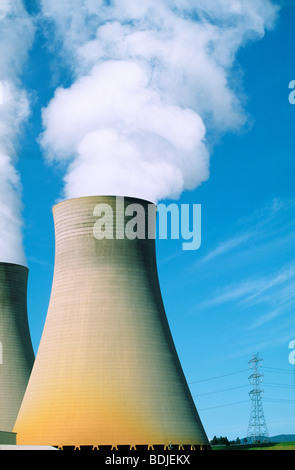 Braunkohle-Kraftwerk, Kühltürme Stockfoto