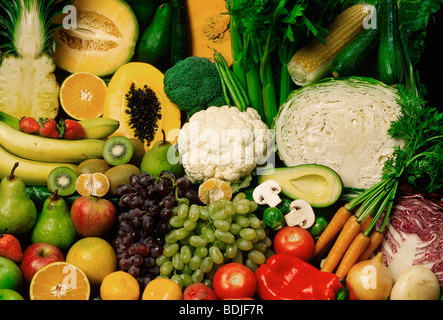 Auswahl an Obst und Gemüse Stockfoto