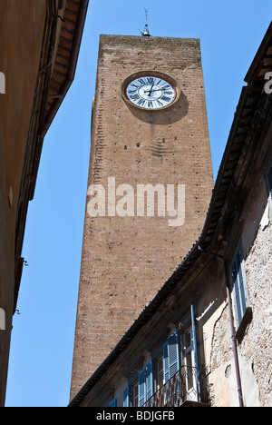 Italien, Umbrien, Orvieto, der Turm Del Moro in Cavour Straße Stockfoto